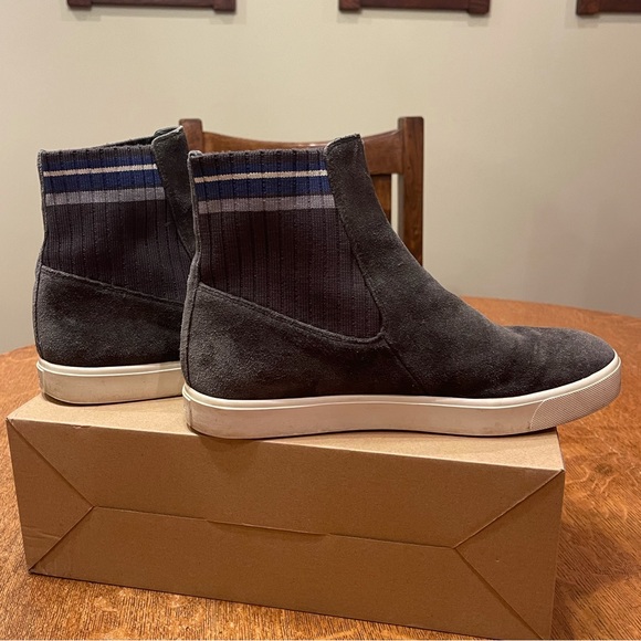 Comfy Vince Booties - Picture 3 of 4